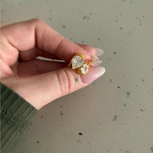 Elegant Gold Women's Ring